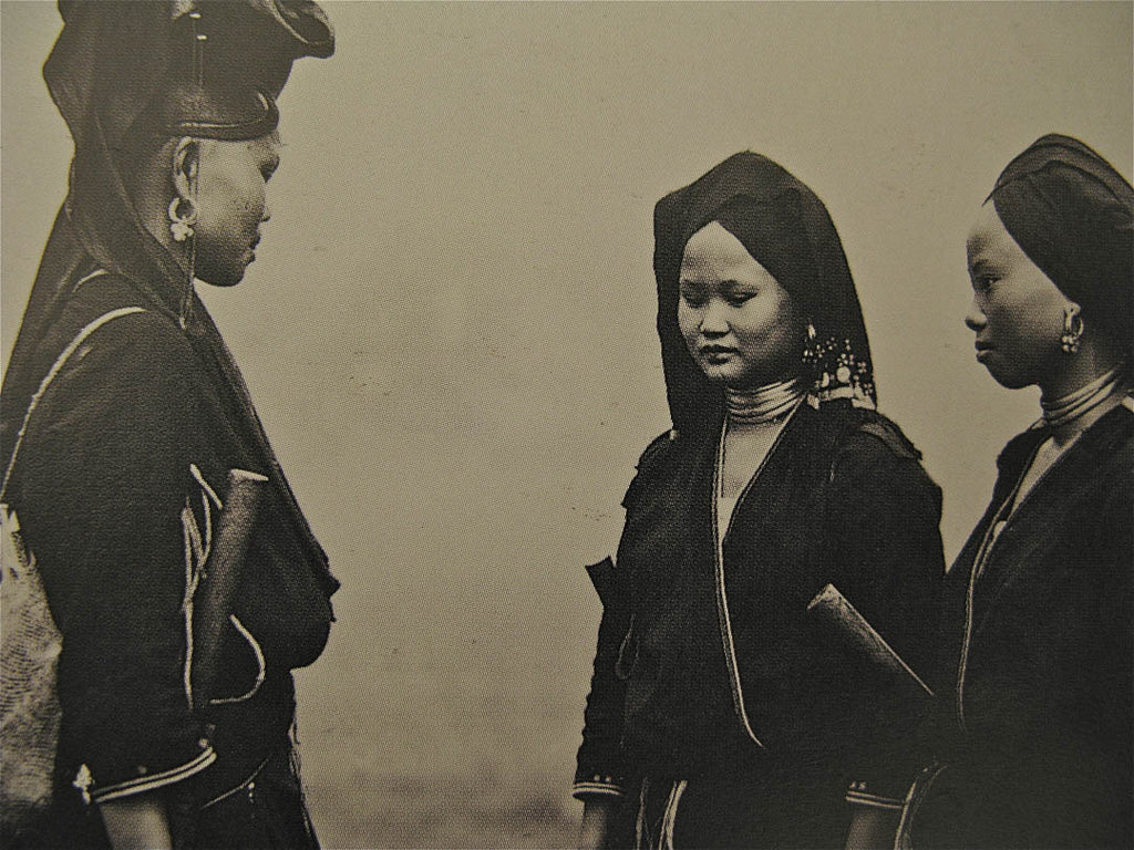 femmes Yao Mien ethnie du triangle d'or avec leurs costumes et bijoux traditionnels