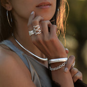 Bague en argent contemporaine N°01 pour femme , grande bague artisanale tressée ajourée en argent massif - Itsara bijoux
