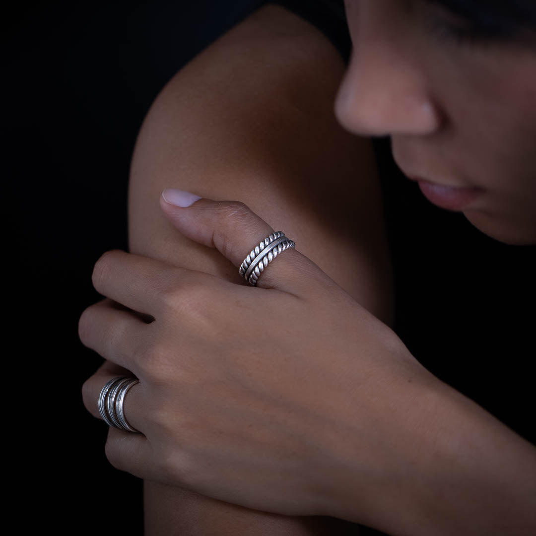 Bague en argent massif artisanale ethnique N°35, anneau épais avec double torsade en argent massif patiné - Itsara bijoux
