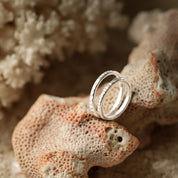 bague artisanale en argent massif contemporaine N°44 - anneau strié fin fait main - Itsara 