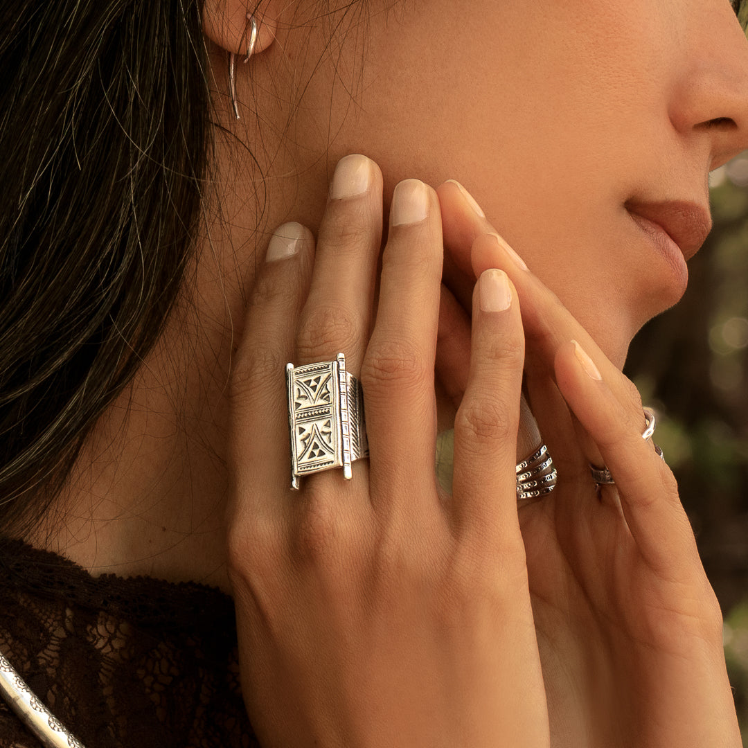 Bague artisanale en argent massif N°05 avec gravures ethniques géométriques, bijou traditionnel - Itsara bijoux