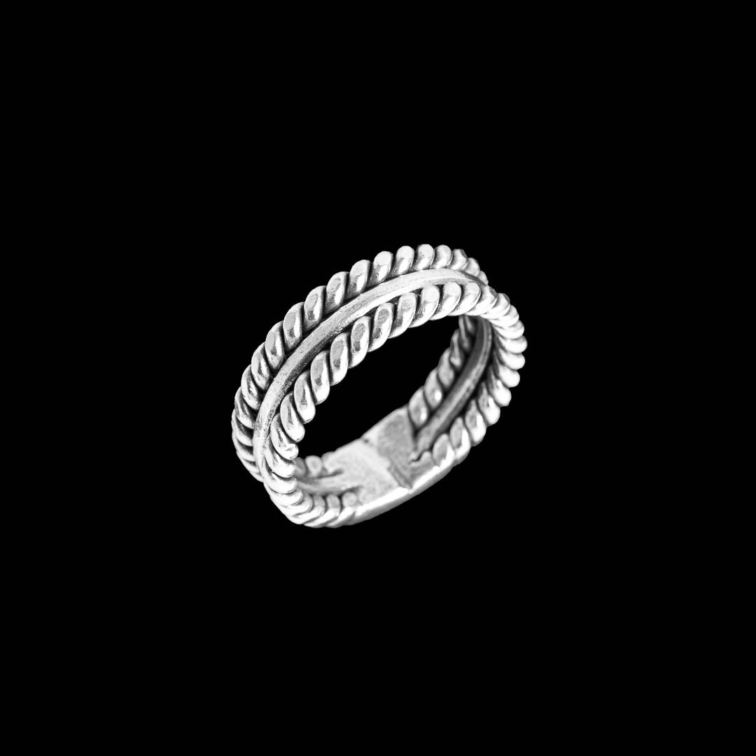  bague torsadée en argent massif, fait à la main, pour un look artisanal unique et authentique.