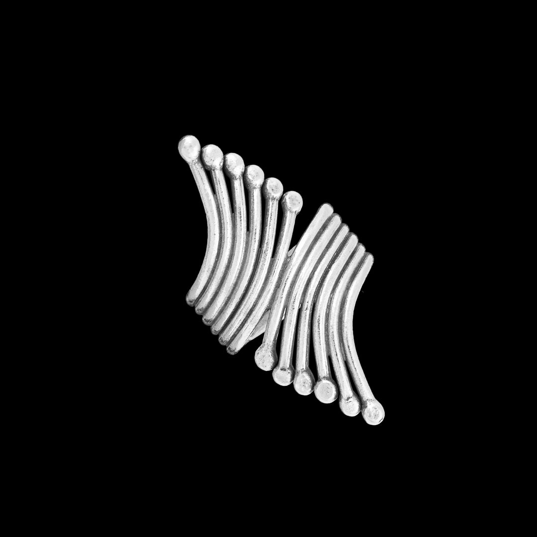 Grande bague artisanale en argent massif ethnique N°37 avec six fils épais d'argent et perles aux extrémités, bijou graphique et patiné - Itsara bijoux