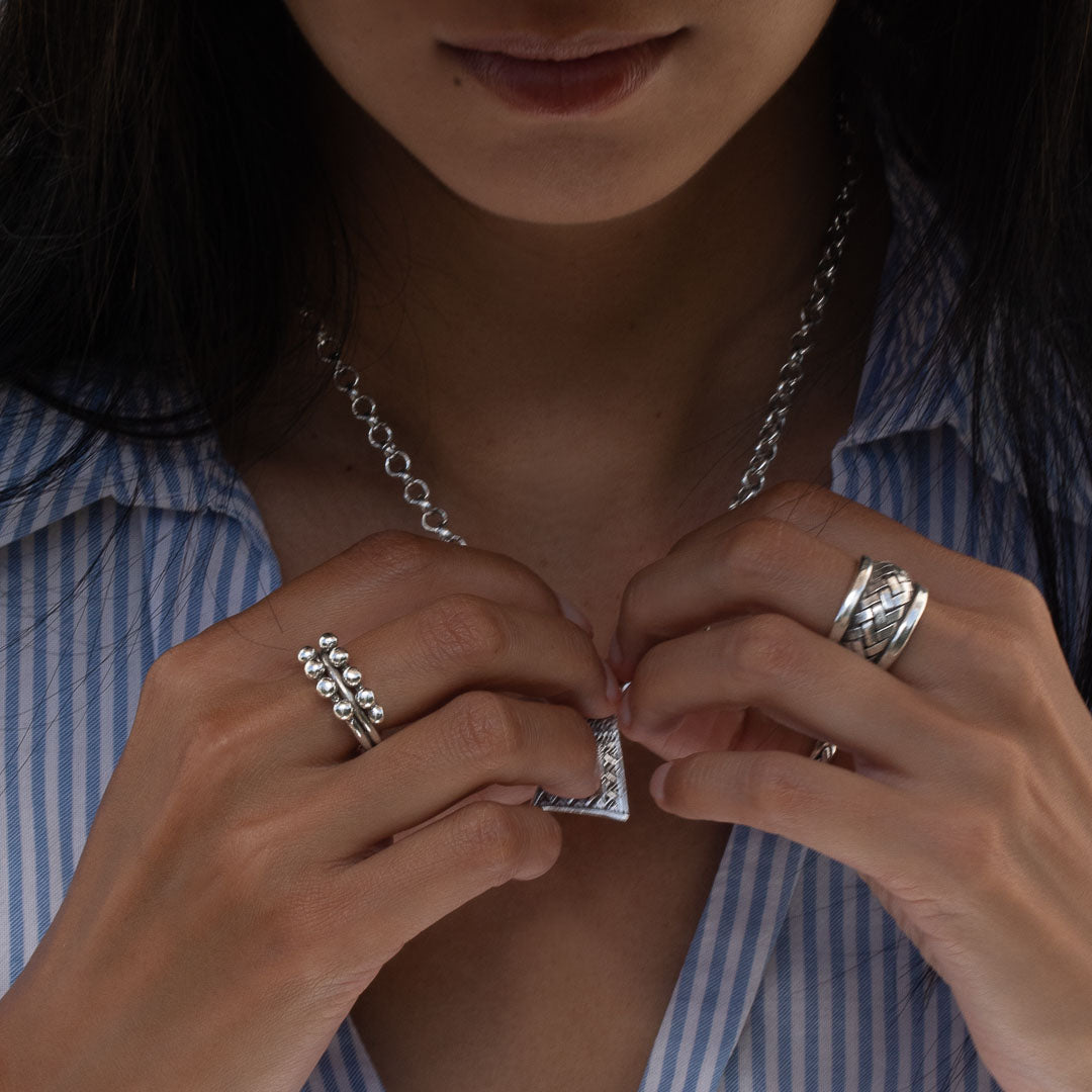 Bague en argent massif ethnique N°42 - anneau avec perles d'argent patiné - Itsara Bijoux