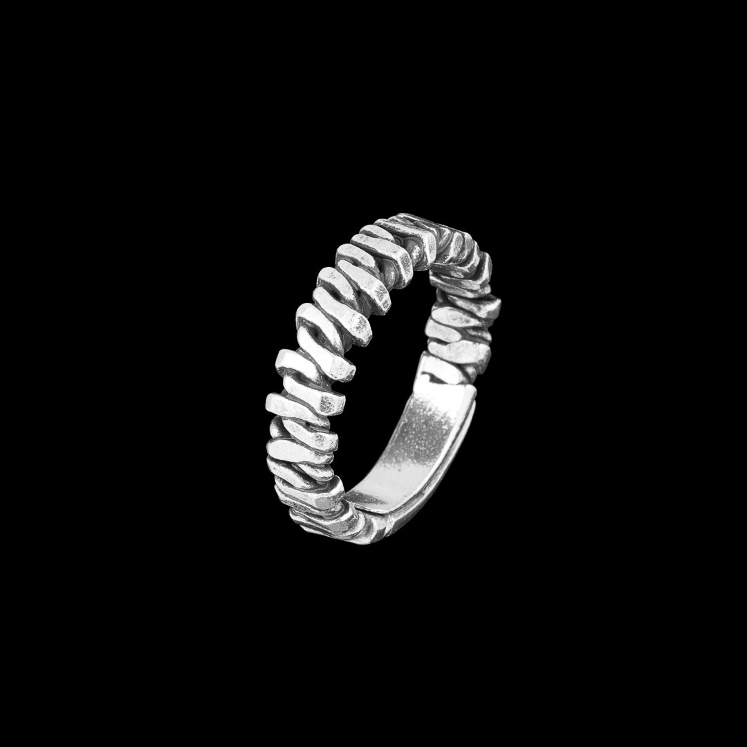 Bague N°72 en argent massif artisanale - anneau réalisé avec un fil d'argent enroulé et patiné - Itsara Bijoux