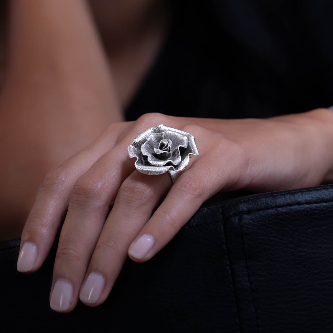 Bague en argent Fleur N°40 représentant une magnifique rose, très féminine, faite entièrement à la main pour femme - Itsara bijoux