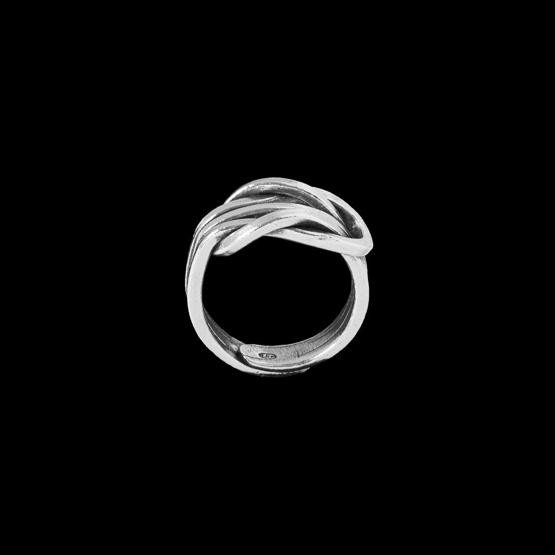 Bague en argent massif artisanale pour homme contemporaine N°69 - bague argent patiné avec un noeud, faite à la main - Itsara Bijoux 