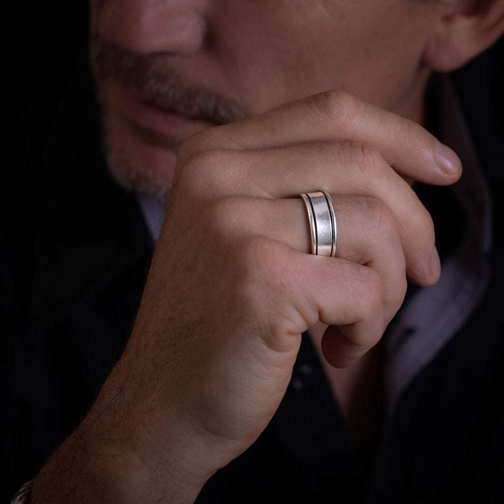 Bague homme en argent Contemporaine N°27 réalisée entièrement à la main par les artisans karen - Itsara bijoux