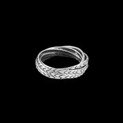 Bague en argent massif contemporaine N°52 pour femme, semainier artisanal composé de cinq anneaux poinçonnés de motifs flèches patinés. Itsara bijoux