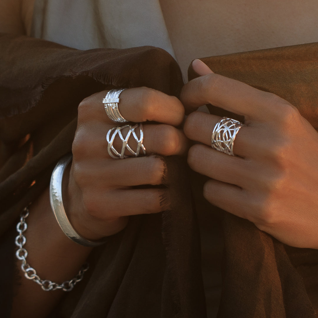 Bague en argent contemporaine N°01 pour femme , grande bague artisanale tressée ajourée en argent massif - Itsara bijoux