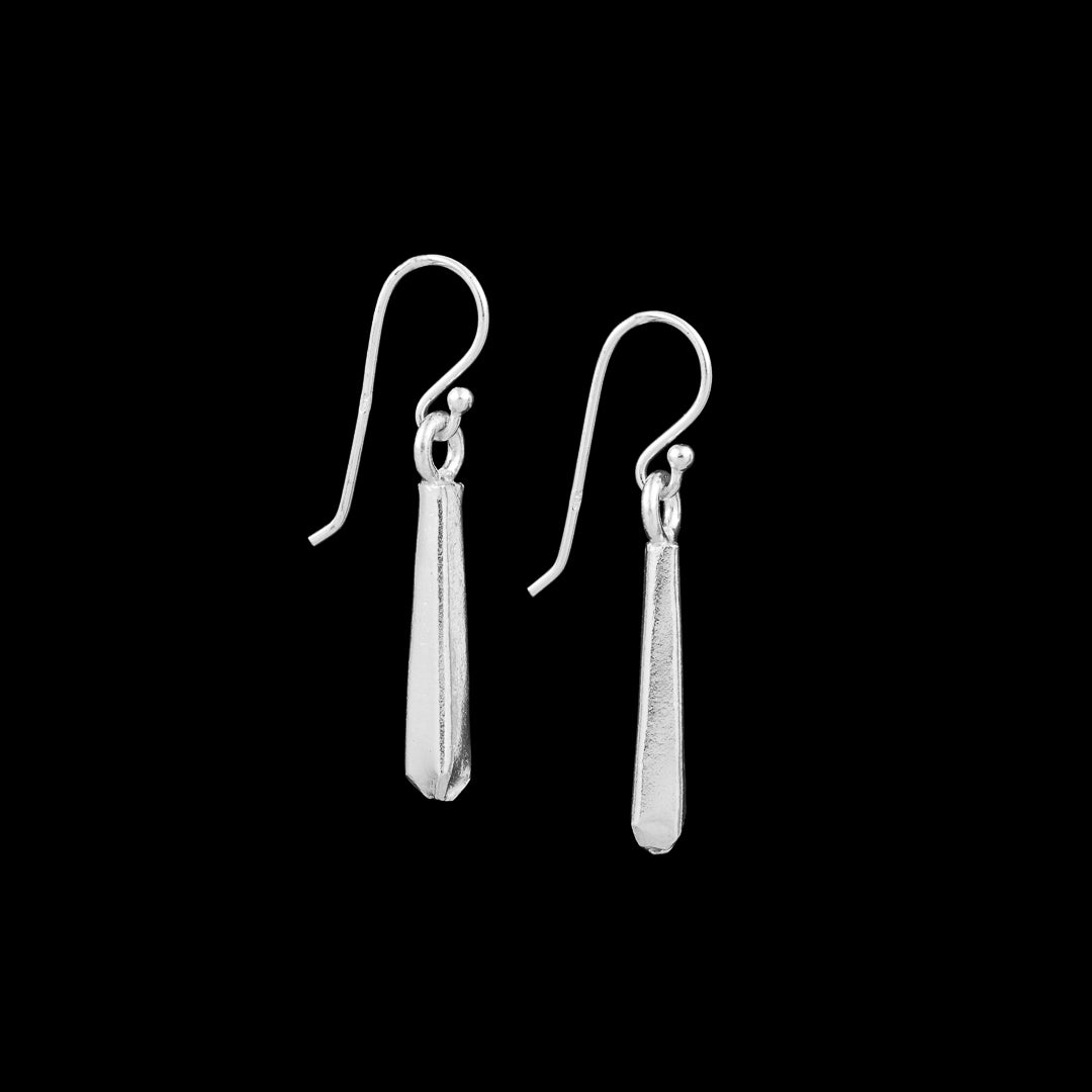 Boucles d'oreilles en argent massif contemporaine N°11 - petits pendants faits main en argent massif - Itsara Bijoux 