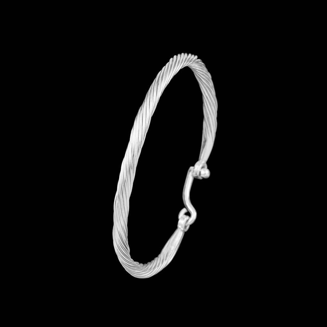 Bracelet N°11bis, réalisé à la main en argent massif - jonc formé d'un ensemble de fils d'argent pur rassemblés et soudés aux extrémités  - Itsara Bijoux