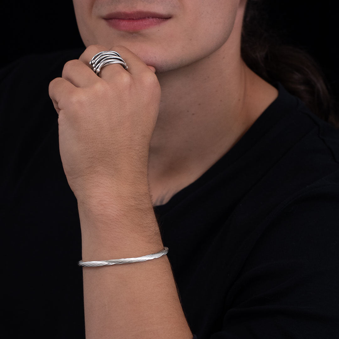 Bracelet N°11bis fin artisanal en argent massif, composé de nombreux fils d'argent pur délicatement torsadés - Itsara Bijoux