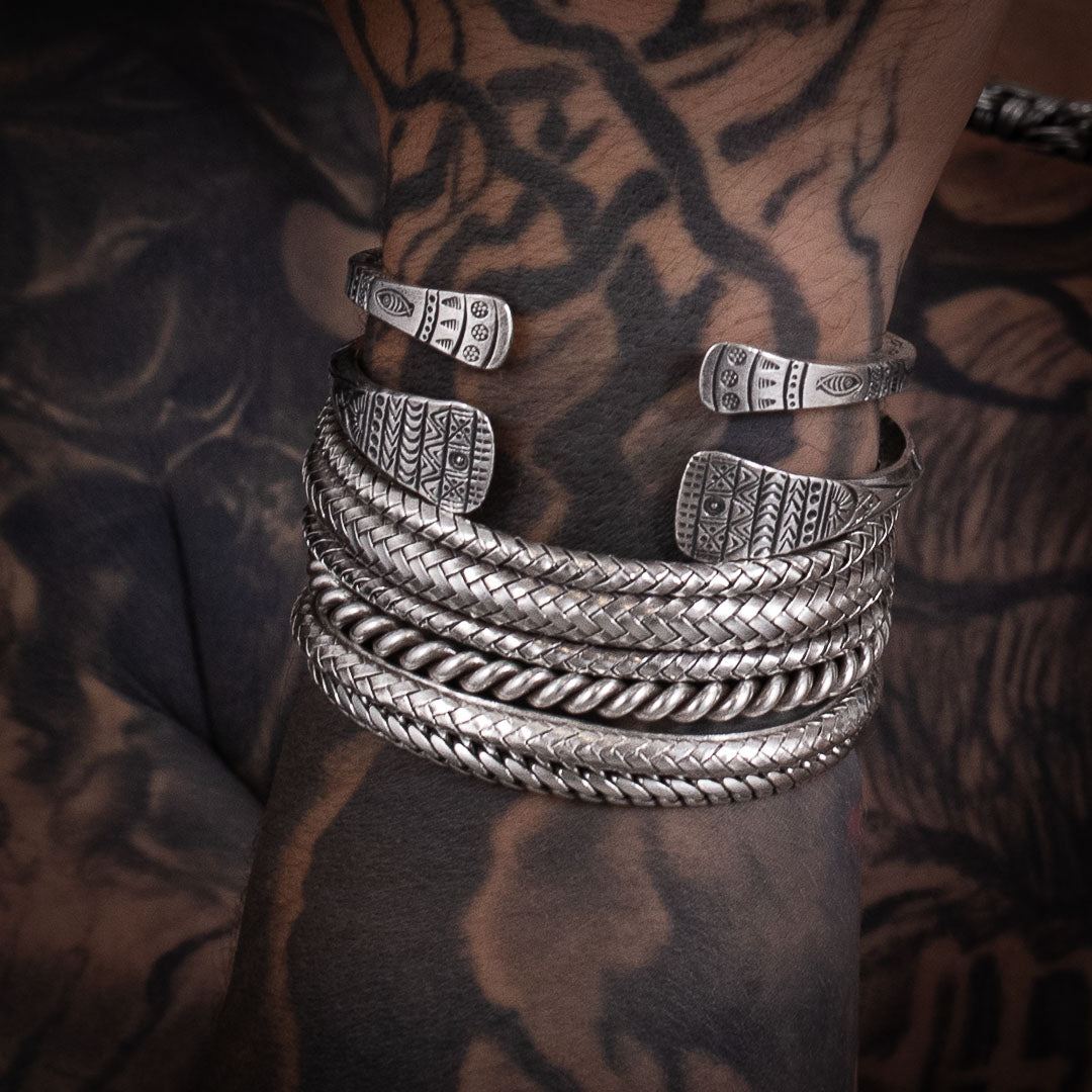 Bracelets et bagues en argent massif pour homme, artisanat ethnique traditionnel, jonc en argent massif N°18 bis, tressé et patiné - Itsara Bijoux