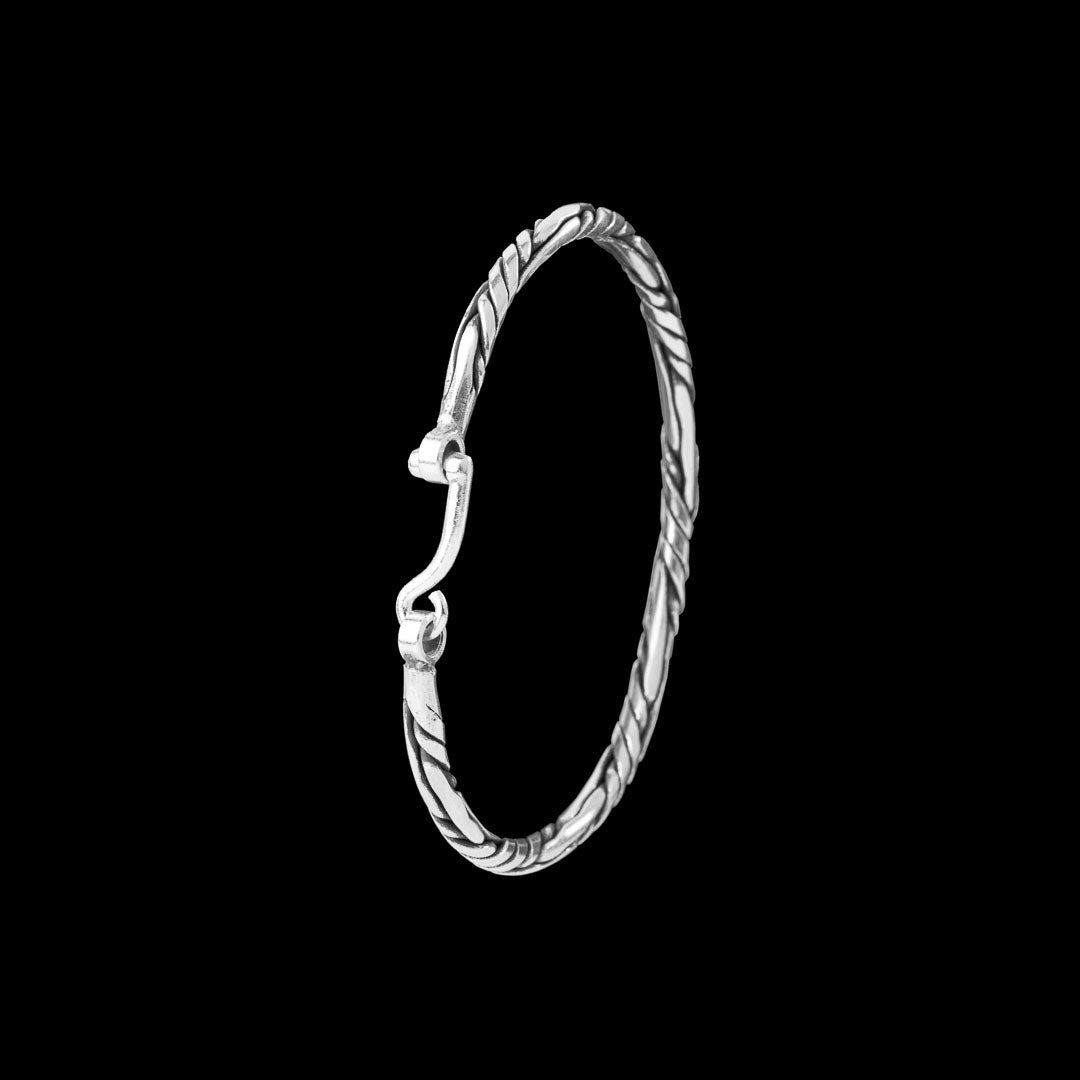 bracelet en argent massif N°23 - jonc artisanal tressé et patiné - Itsara Bijoux