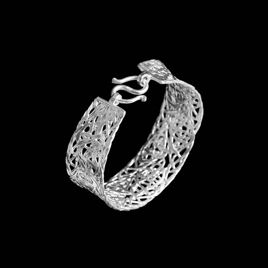 Bracelet N°25 artisanal en argent massif réalisé entièrement à la main pour femme - Itsara Bijoux