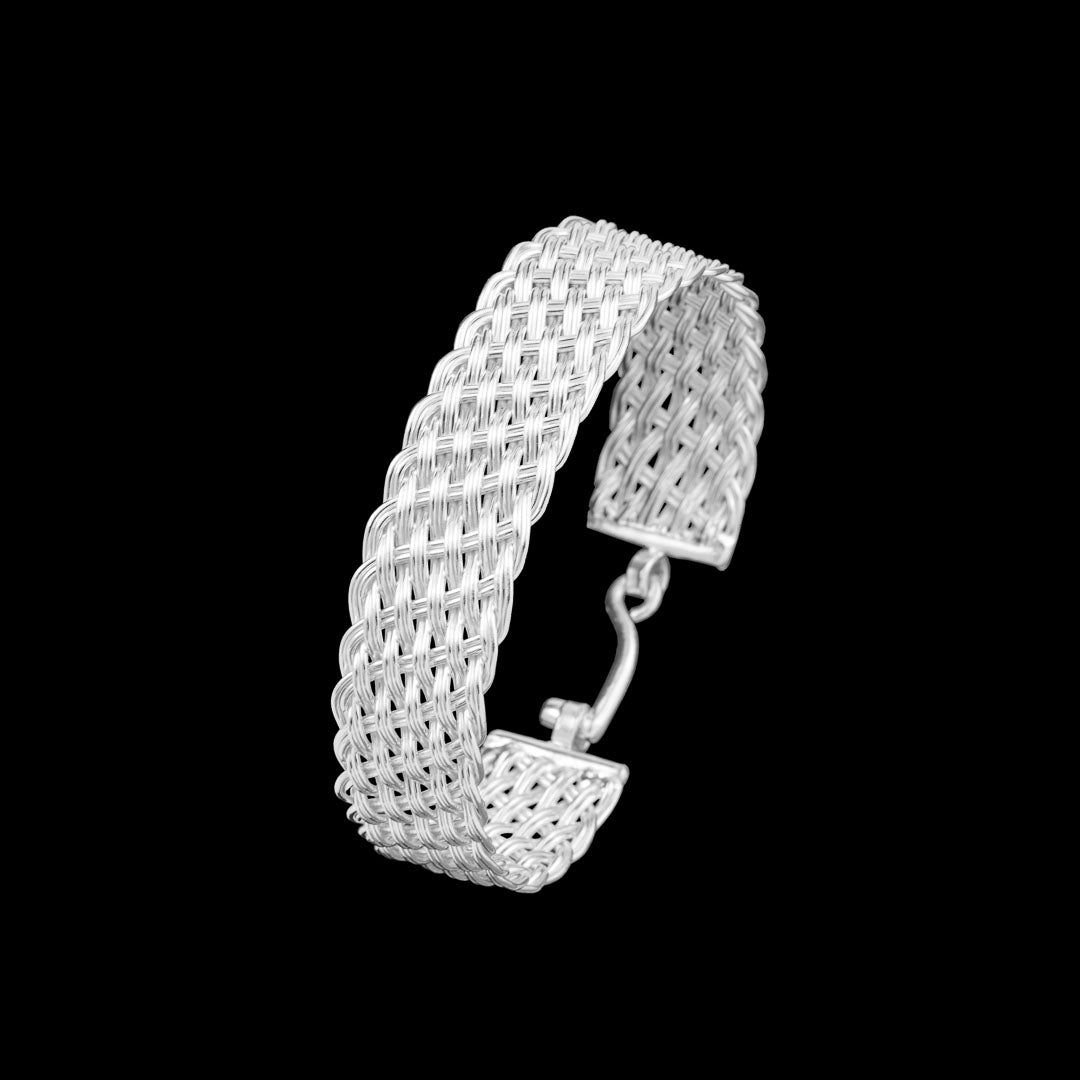 Bracelet N°29 en argent massif réalisé en un tressage régulier et serré de fils d'argent massif fait entièrement à la main - Itsara Bijoux
