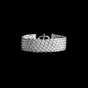 Vue de face d'un bracelet N°29 en argent massif réalisé en un tressage régulier et serré de fils d'argent massif fait entièrement à la main - Itsara Bijoux