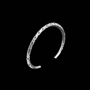 Bracelet rigide en argent massif, jonc ouvert entièrement fait à la main. pour femme