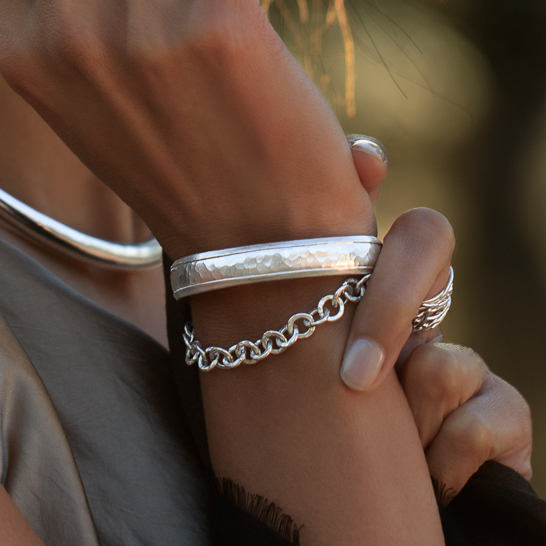 Bracelet en argent N°39 jonc ouvert artisanal brillant en argent massif martelé - Itsara Bijoux