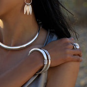 Bracelet en argent massif N°45 - jonc  fermé creux artisanal en argent massif - bracelet bangle ethnique traditionnel patiné en argent massif - Itsara Bijoux