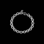 Vue d'en face d'un bracelet en chaine N°19 en argent massif réalisé entièrement à la main par des artisans - Itsara Bijoux