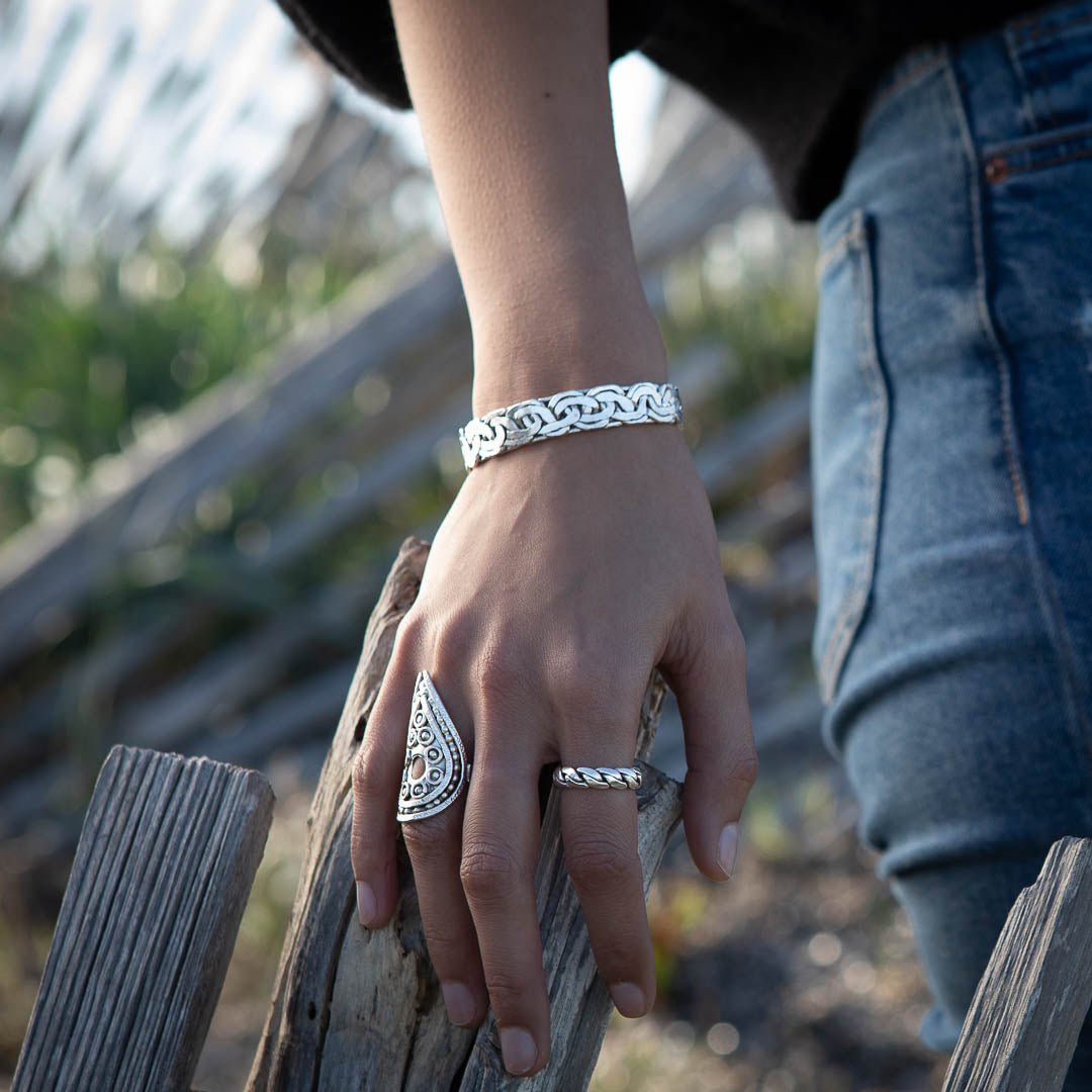 Bracelet N°04 en argent massif pour femme  entièrement réalisé à la main en tressage de fils épais d'argent pur, non patiné - Itsara Bijoux