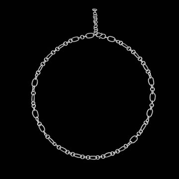 collier chaîne en argent N24 entièrement artisanale, légère et originale avec des anneaux torsadés ovales en argent patiné, reliés par des triolets de petits anneaux d'argent ronds et lisses.