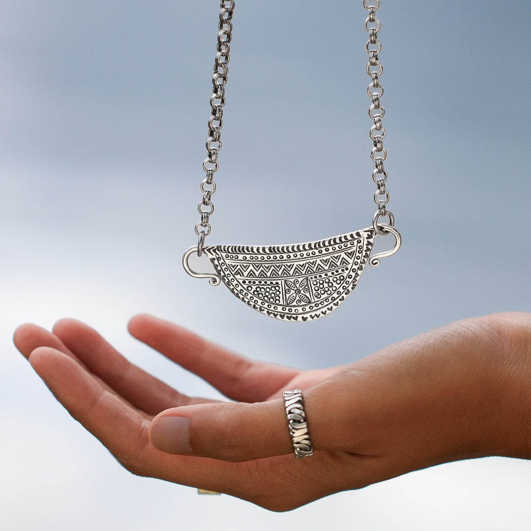 Collier ethnique - chaine en argent massif et pendentif ethnique cadenas hmong - fait main en argent massif patiné N°02 - Itsara Bijoux