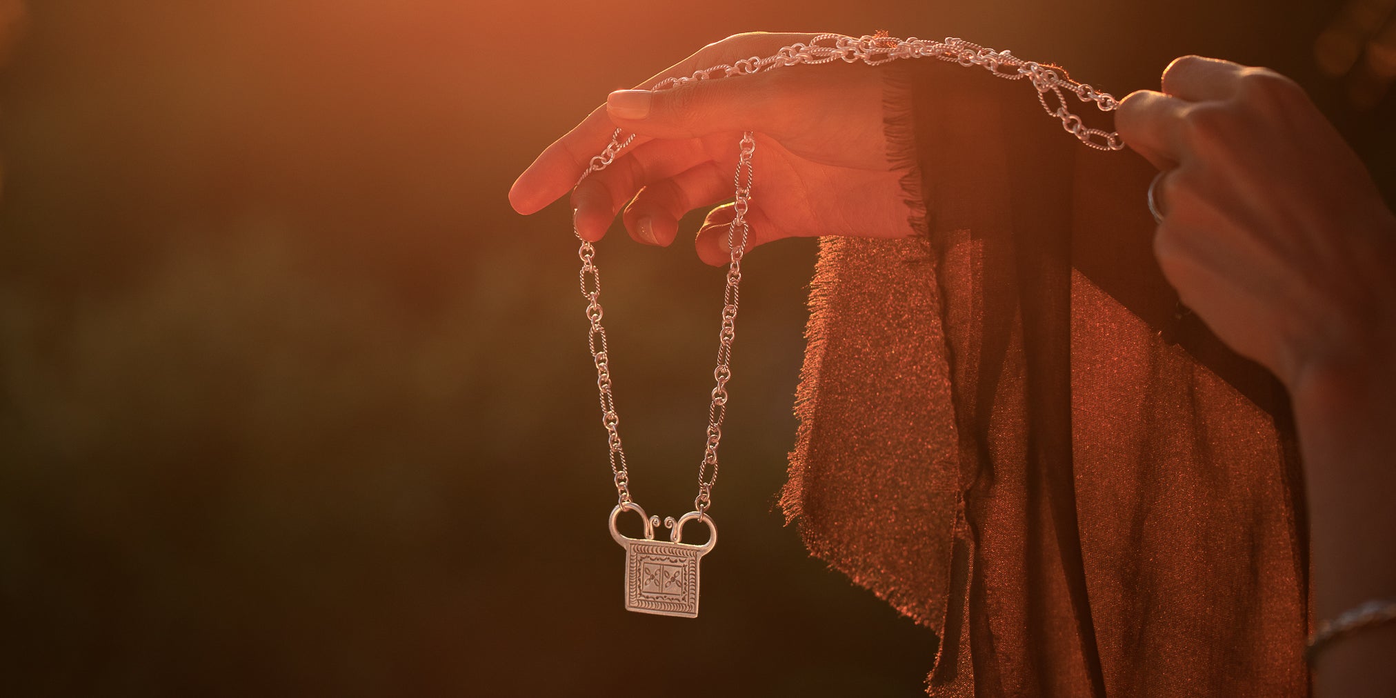 collier ethnique traditionnel cadenas hmong en argent massif fait main - Itsara 