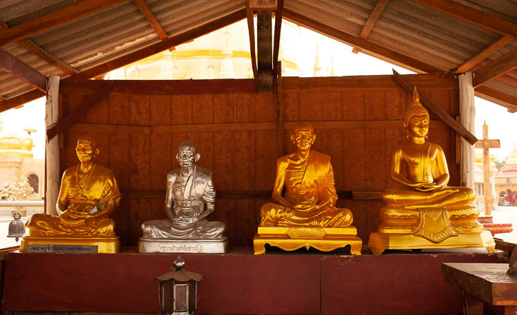 Les Kru Ba moines vénérés de Lamphun et de Thaïlande