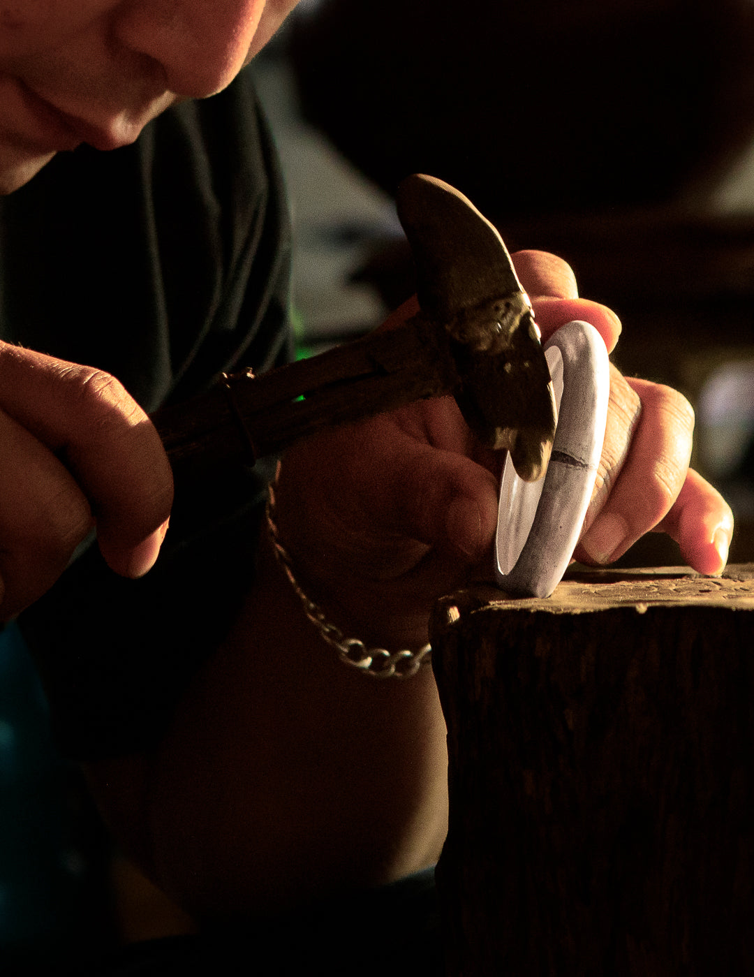 fabrication artisanale des bijoux en argent massif Itsara 