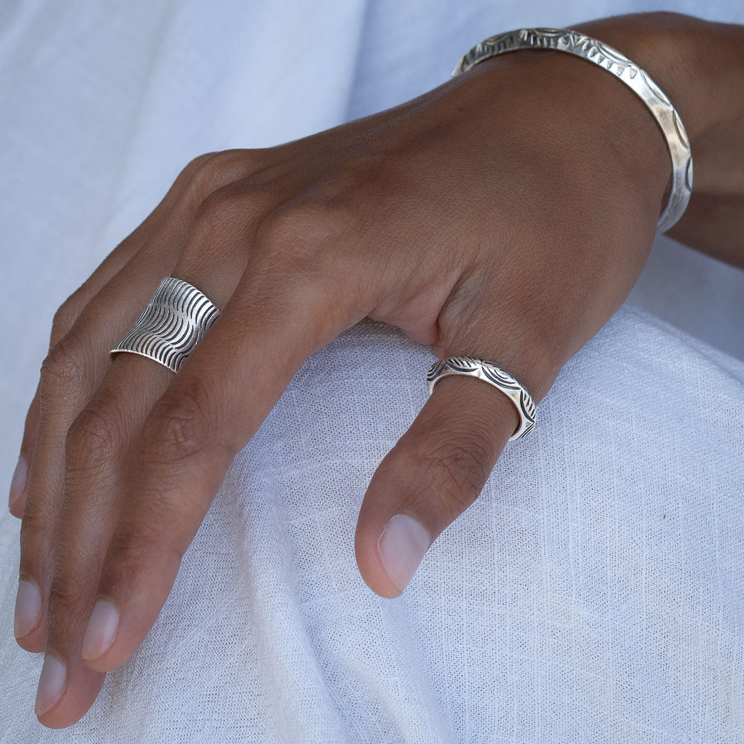 Bague artisanale en argent massif ethnique N°25 - bague ethnique patinée en argent faite à la main - Itsara Bijoux