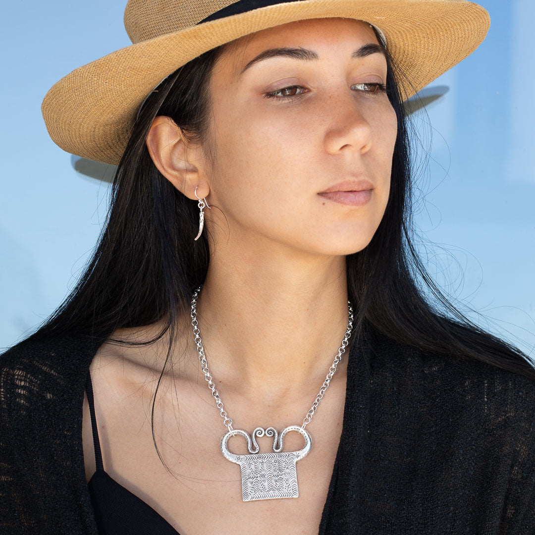 Collier ethnique en argent massif pendentif cadenas Hmong Miao N°08 - Itsara Bijoux