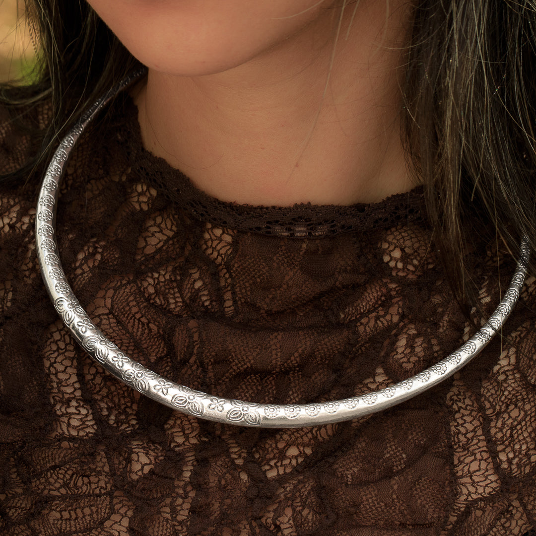 Collier torque ethnique artisanal N°38 poinçonné en argent massif - collier traditionnel des ethnies d'Asie du sud est  - bijou Hmong - Yao - Mien - Itsara bijoux