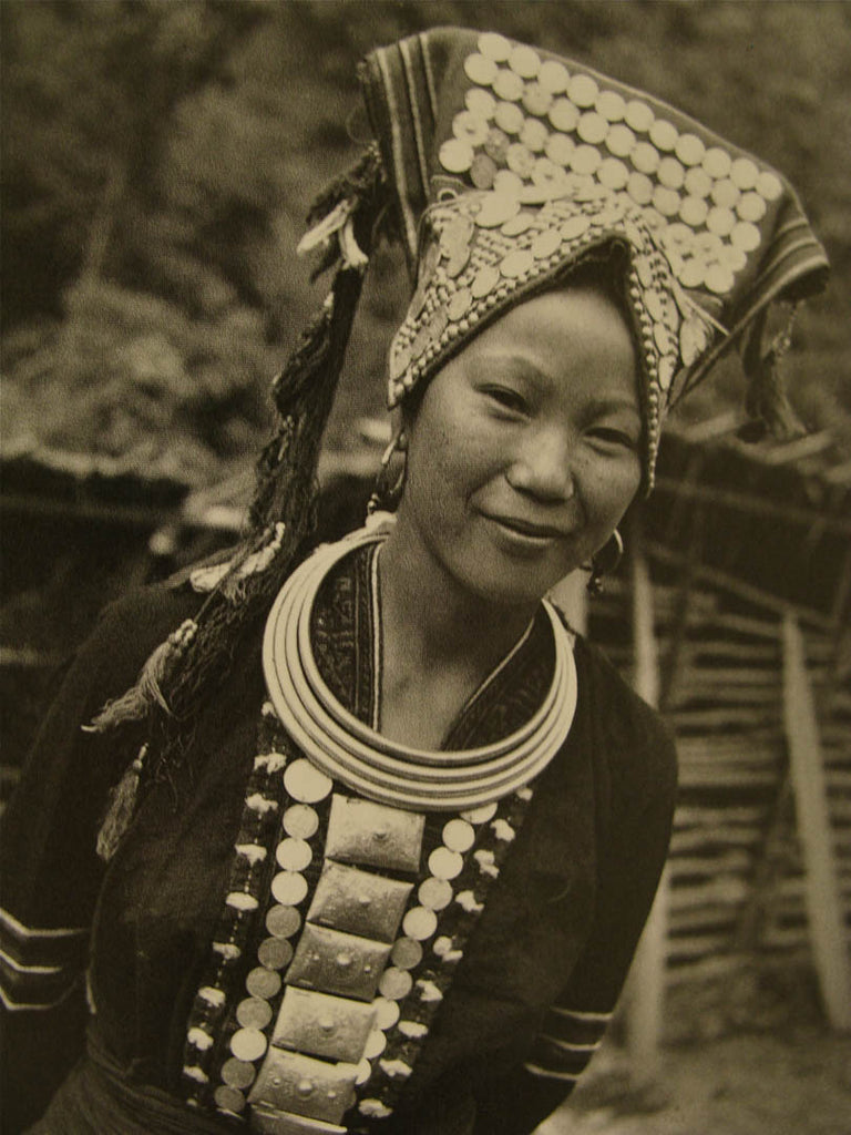 femme yao avec bijoux traditionnels en argent massif