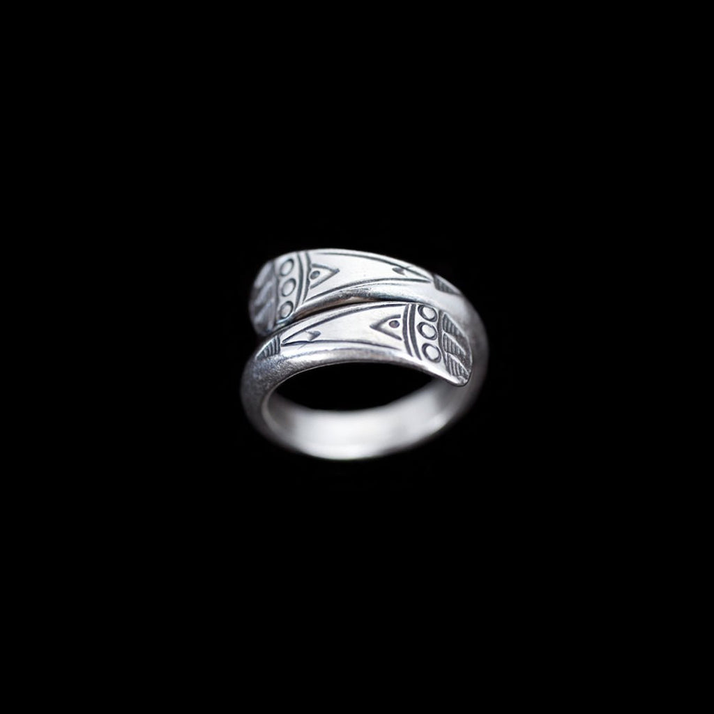 Bague artisanale en argent massif ethnique N°43 ornée de deux dragons stylisés face à face, bijou ethnique poinçonné à main levée - Itsara bijoux