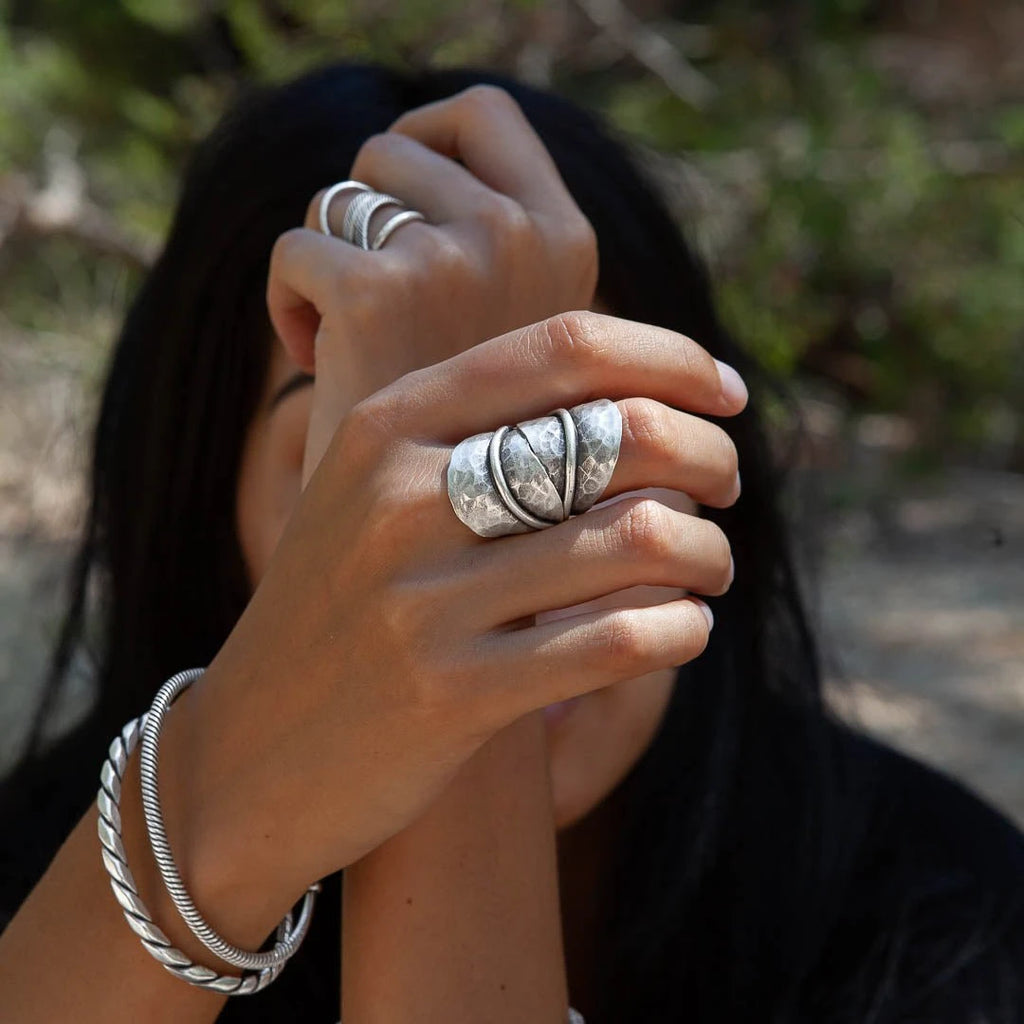 Bague en argent avec fil d'or vintage main image 1