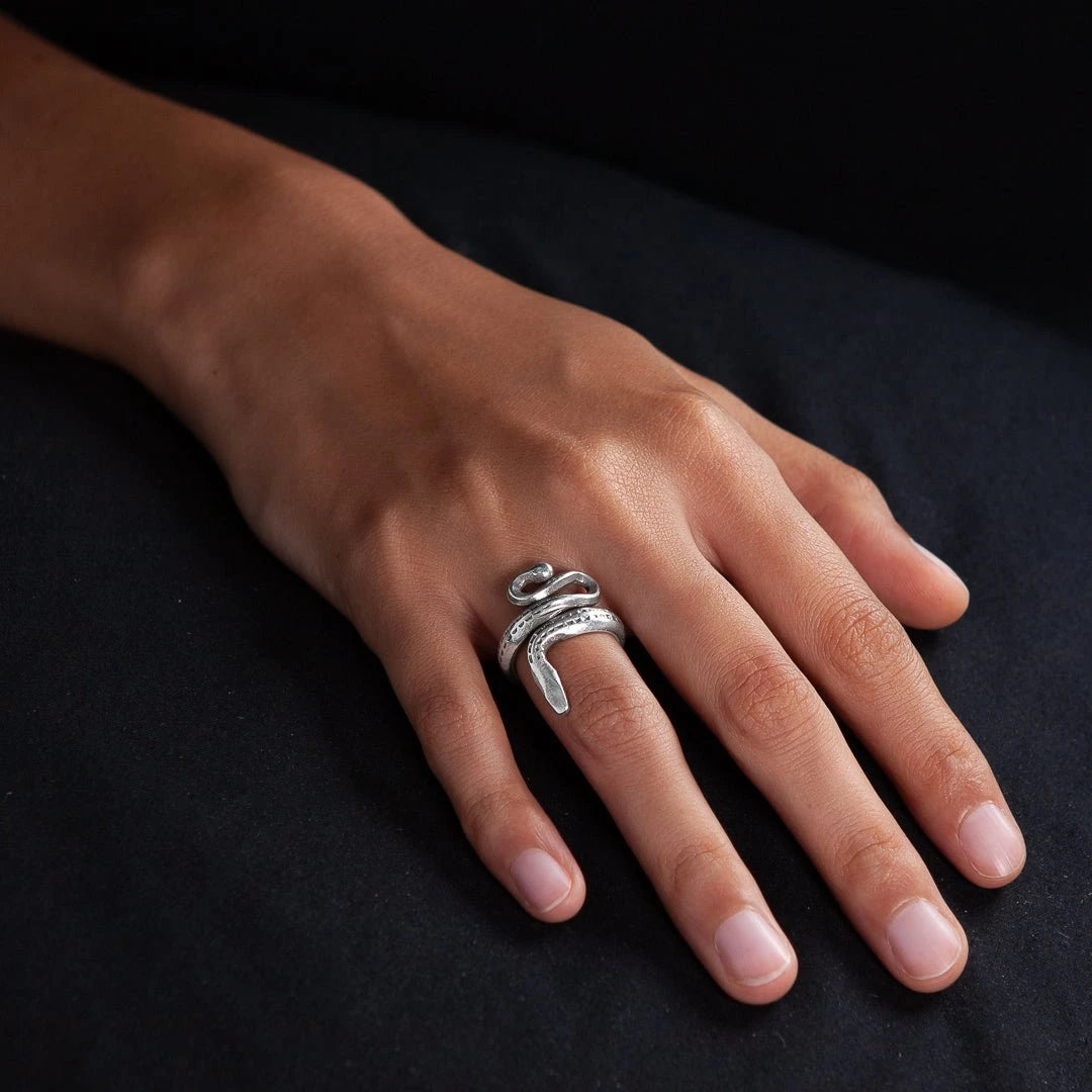 Bague en argent Serpent N°18 représentant un serpent en argent massif réalisée entièrement à la main - Itsara bijoux