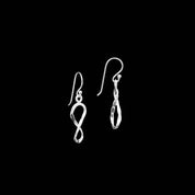 Jolies boucles d'oreilles en argent massif contemporaines N°17, pendantes et faites à la main, incarnant le symbole de l'infini. Élégantes et légères, elles sont un accessoire intemporel - Itsara bijoux