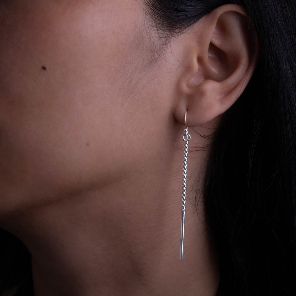 Boucles d'oreilles en argent Ethniques N°19 - Itsara bijouxboucles d'oreilles ethniques en argent massif N° 19 portées par Valériane