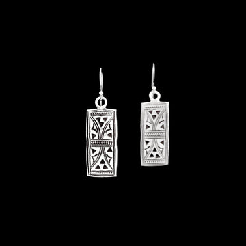 Boucles d'oreilles en argent Ethniques N°28 rectangulaire avec des motifs tribaux poinçonnés à main levée et patiné pour femmeLes motifs tribaux poinçonnés à main levée et patiné