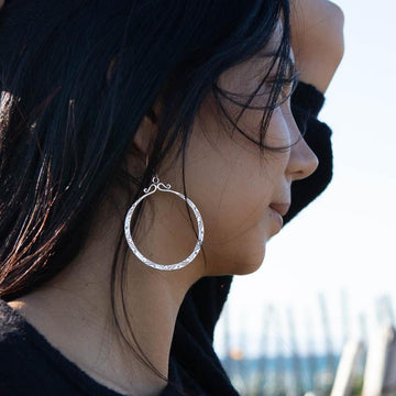 Boucles d'oreilles en argent massif avec motifs géométriques pour femme fait à la main