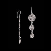 Les boucles d'oreilles n°18  en argent pour femme Itsara Bijoux sont un bijou intemporel. Leurs trois spirales mobiles, réalisées à partir d'un fin fil d'argent, ajoutent une touche de sophistication et dynamisent vos mouvements - Itsara Bijoux