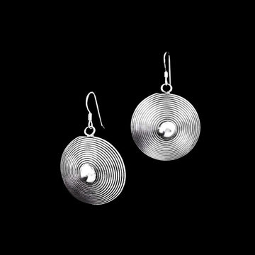 Les boucles d'oreilles en argent pour femme Itsara Bijoux n°37 s’inspirent des bijoux traditionnels du triangle d'or, alliant élégance et authenticité.

