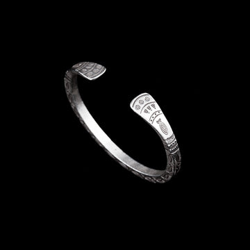 Bracelet en argent N°48 - Itsara bijoux14 cmBracelet rigide N°48 jonc ouvert artisanal traditionnel en argent massif poinçonné de motifs géométriques et ethniques et patiné