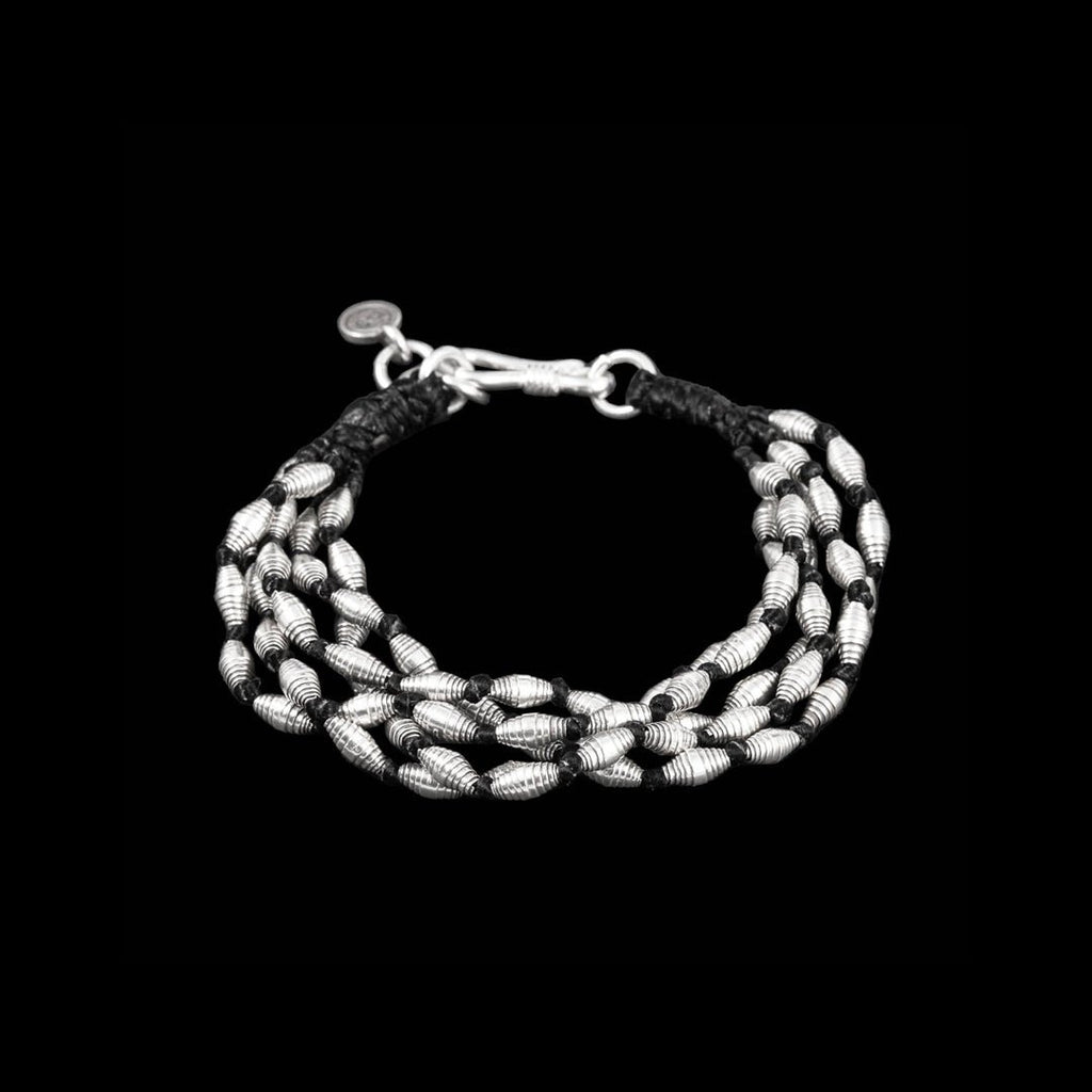 Bracelet souple en argent N°04 - Itsara bijoux13 cmBracelet artisanal souple N°04 en coton ciré avec perles en argent massif