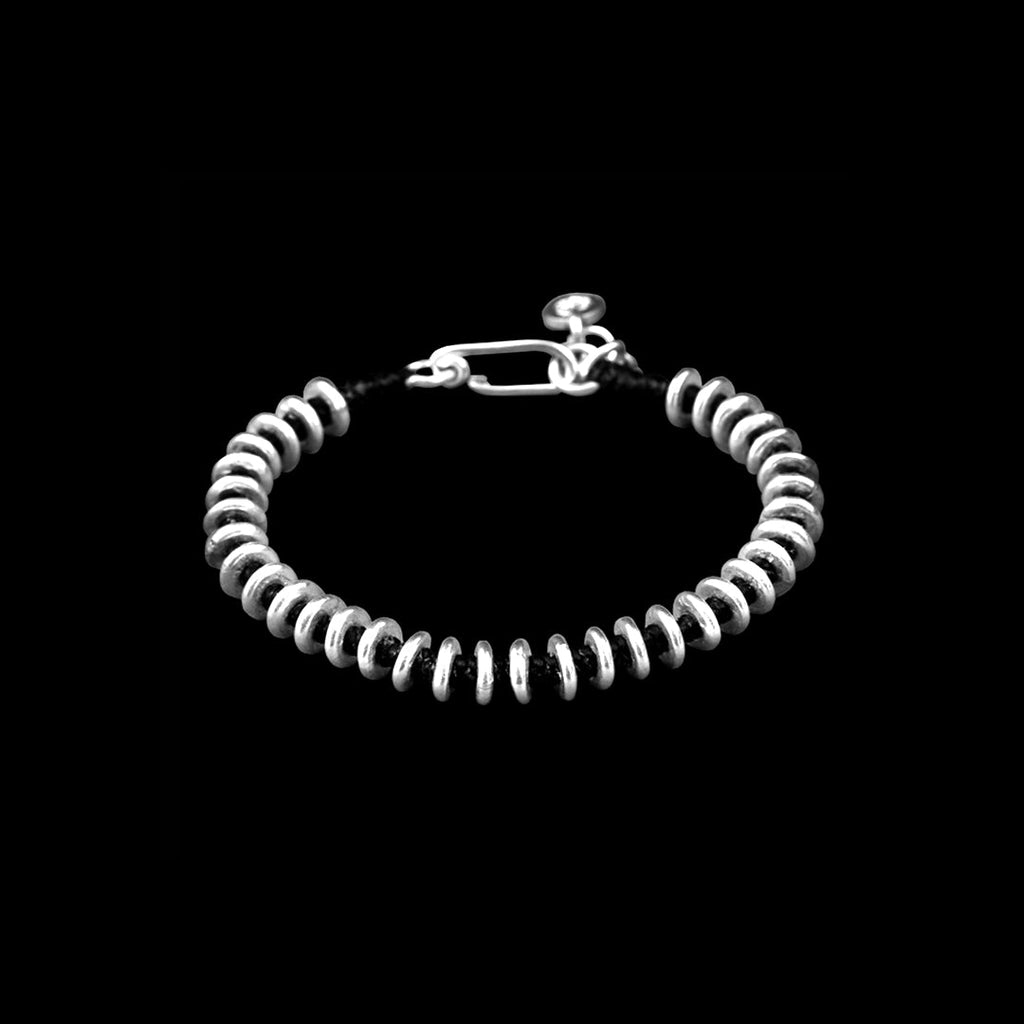 Bracelet souple en argent N°18 - Itsara bijoux13.5 cmBracelet artisanal souple N°18 en coton ciré avec perles en argent massif