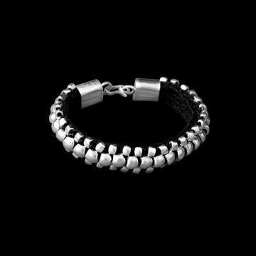 Bracelet souple en argent N°41 - Itsara bijoux13.5 cmBracelet artisanal souple N°41 en macramé serré de coton ciré plat avec perles en argent massif
