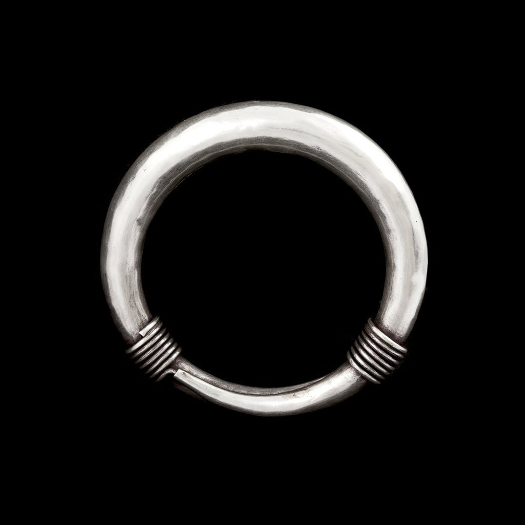 Bracelet Star en argent N°45 - Itsara bijoux18 cmBracelet rigide anneau N°45 fermé creux artisanal traditionnel patiné en argent massif